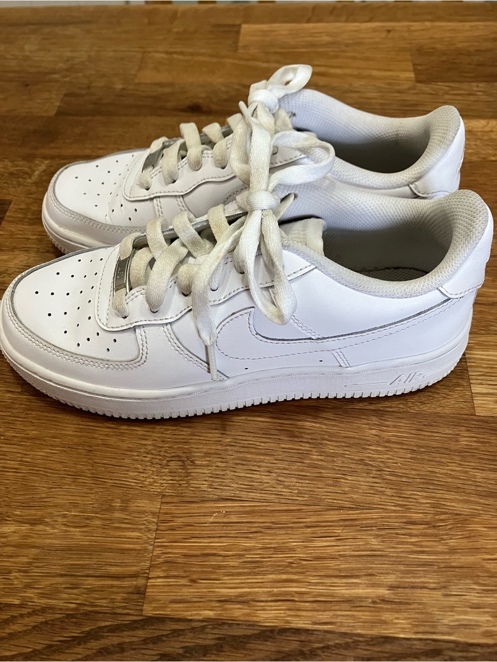 Nike Air Force 1 LE triple white sneaker size 5.5 youth